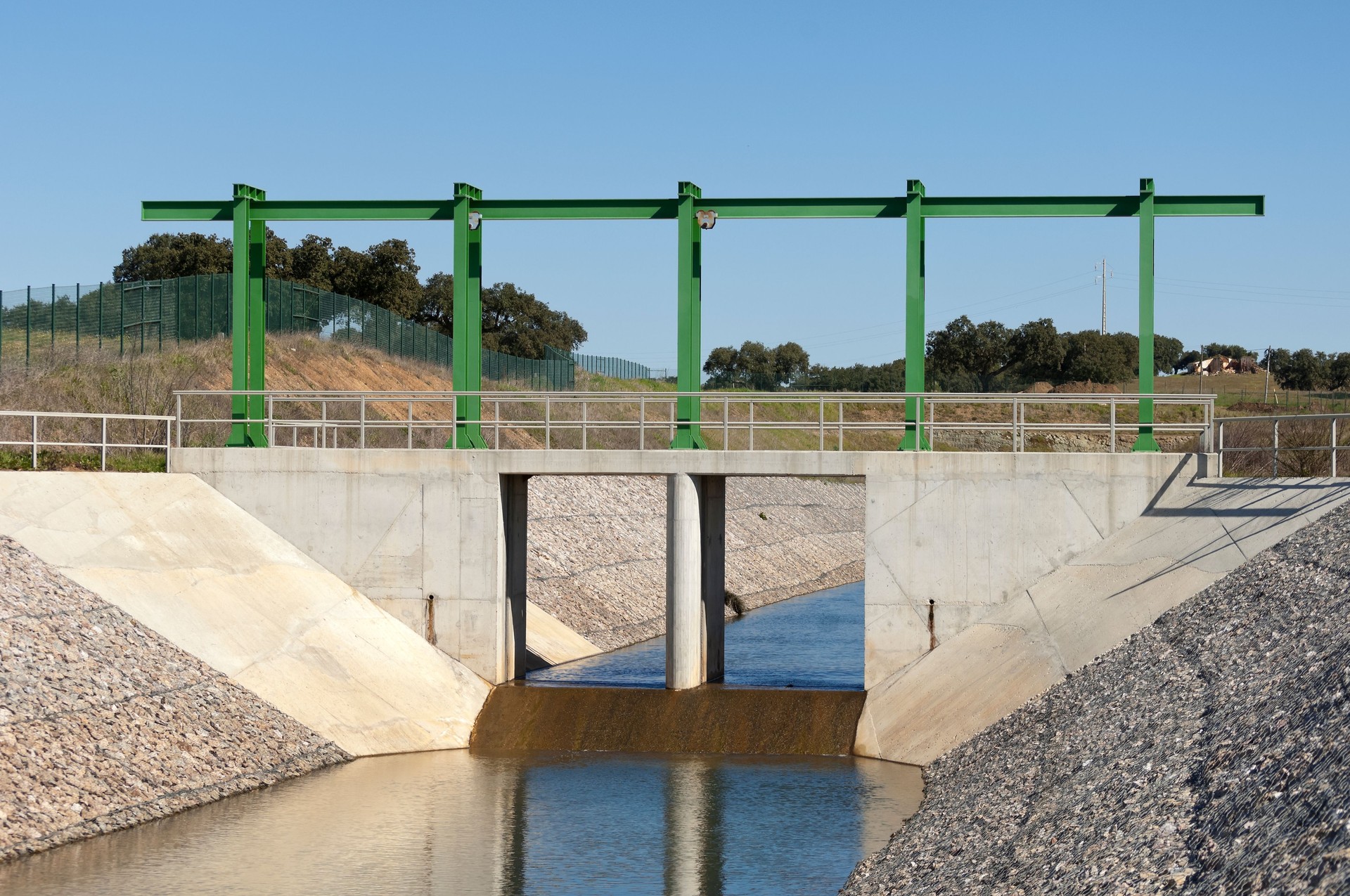 Desvio canal de água